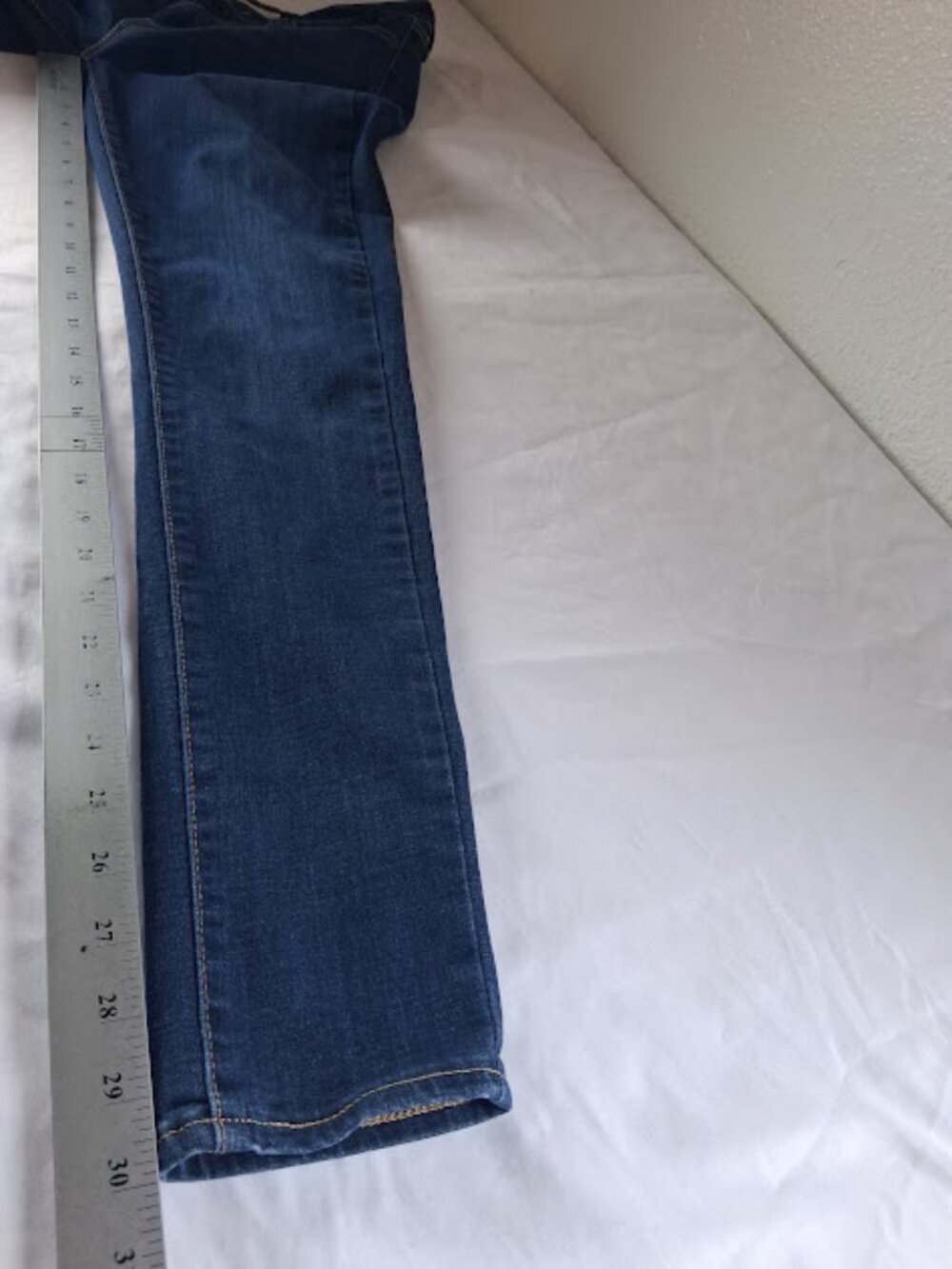 Levi's 711 women's size 28 Skinny dark wash jeans - Picture 9 of 16